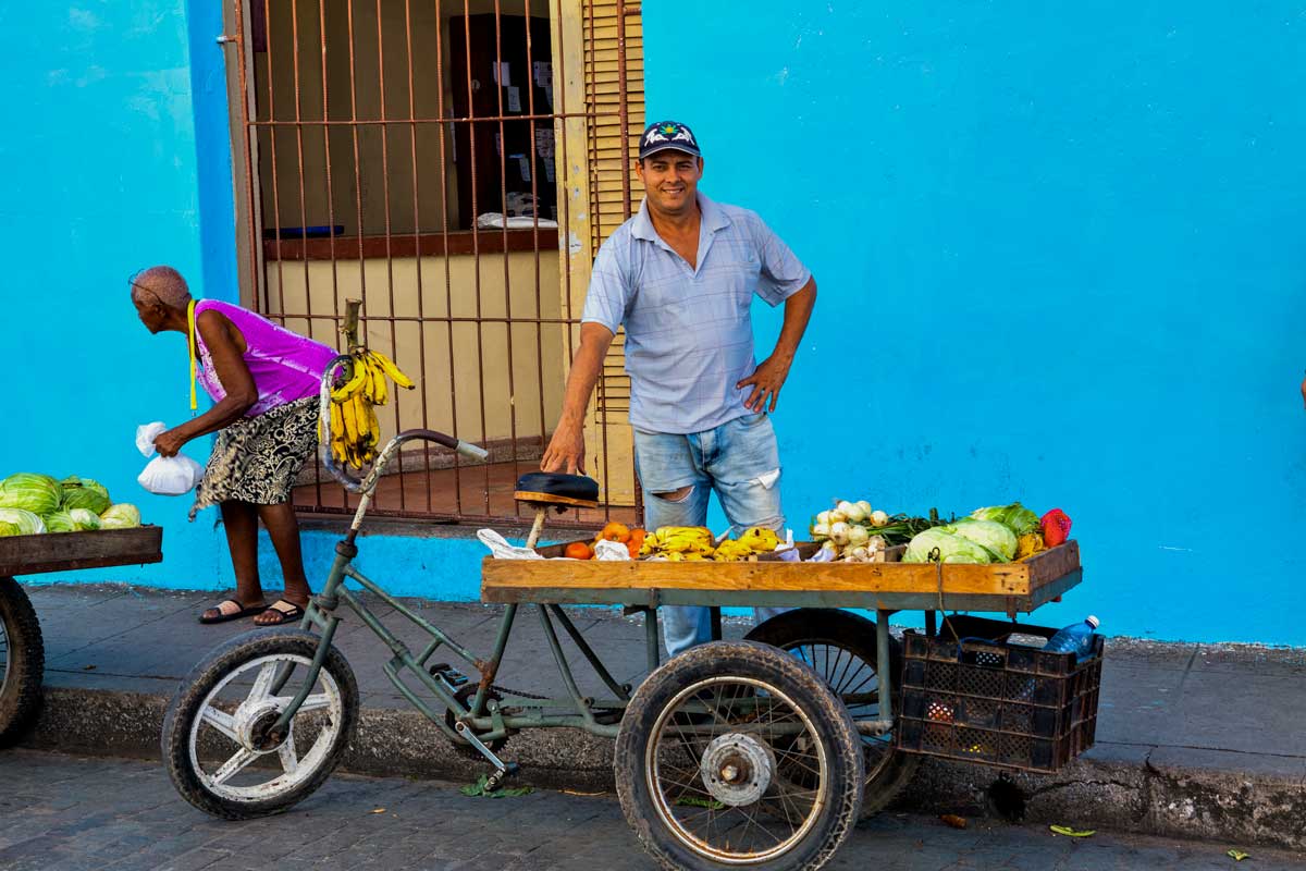 Street vendor in Camaguey – Photo: Shutterstock